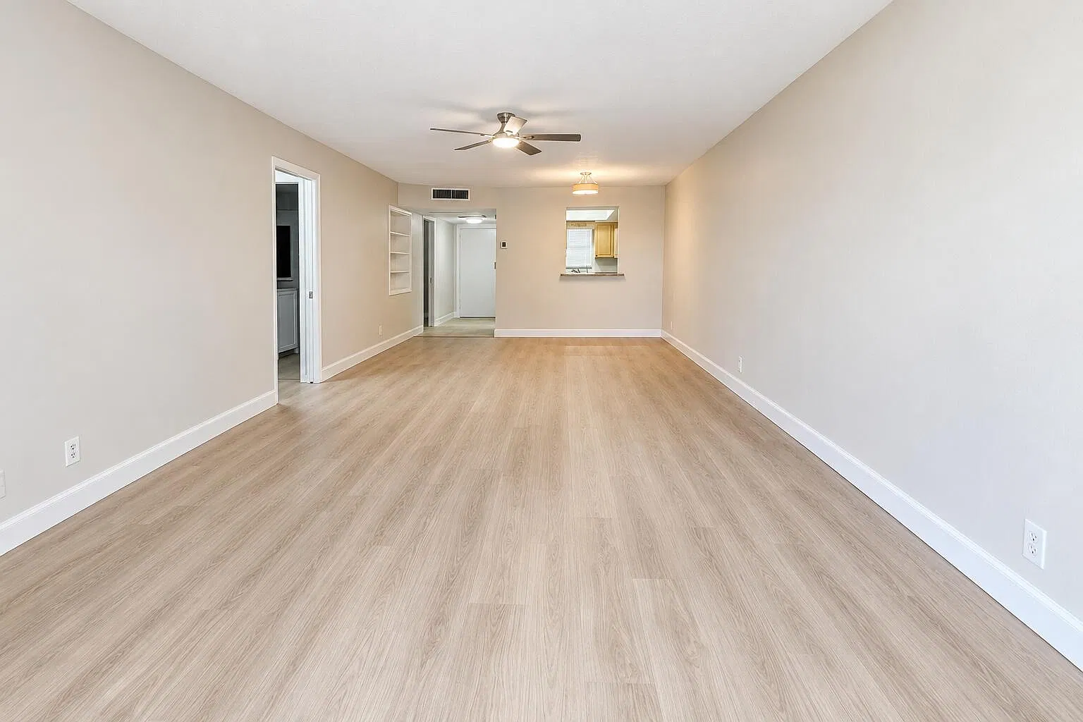 2 bed, 2.0 bath, 886 sqft, $2,295 — Photo 2