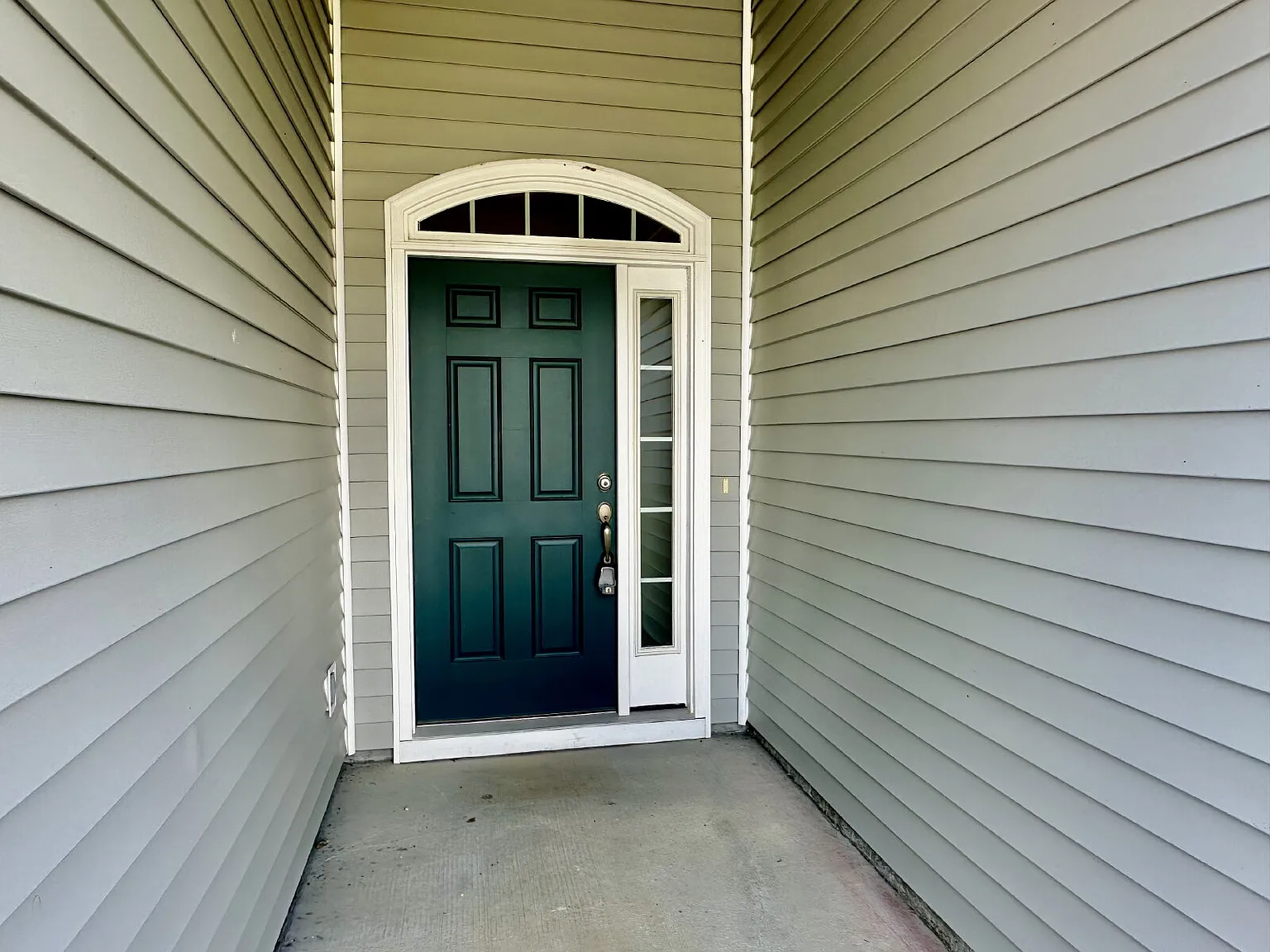 4 bed, 2.0 bath, 1612 sqft, $2,595 — Photo 3