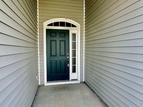 3rd image of 78 Sullivan Cir