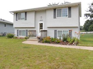 1626 Americus Dr SE, Cedar Rapids, IA 52403