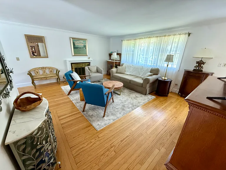 8 McCormick Rd — Photo 6