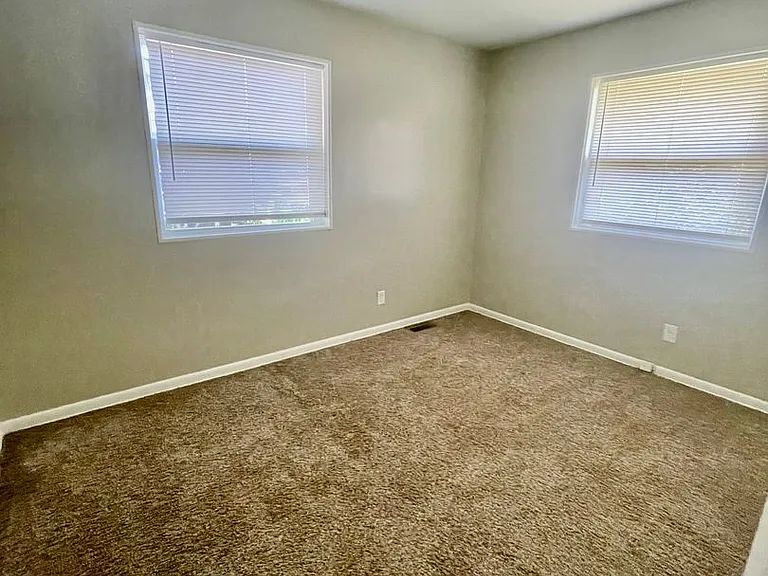 2915 Ravencroft Dr — Photo 5