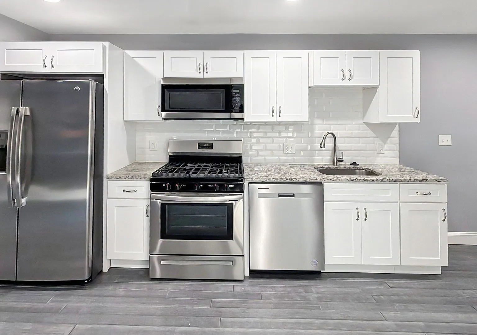 Stunning 4BR, 3.5BA Renovation with Finished Basement & Private Yard — Photo 4