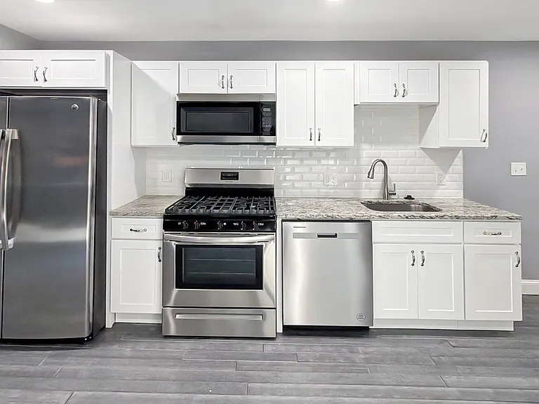 2428 Brentwood Ave — Photo 4