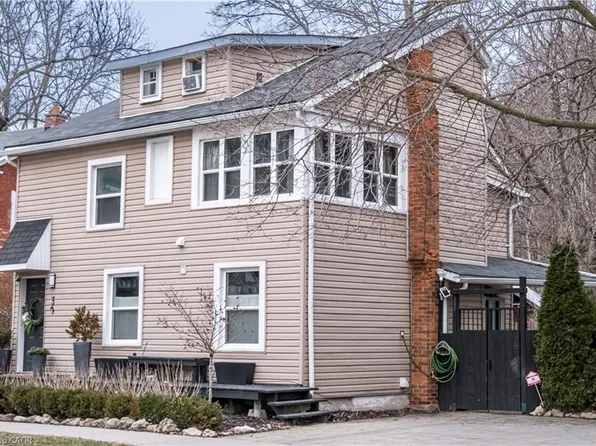39 Park St E, Hamilton, ON L9H 1C9