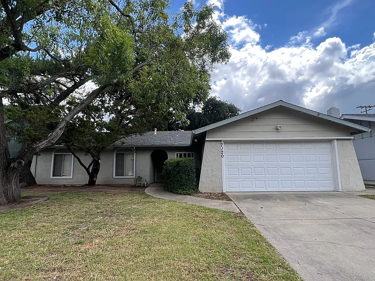 7120 Van Maren Ln — Photo 1