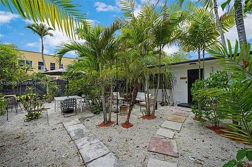 725 SW 2nd Ct Photo 1
