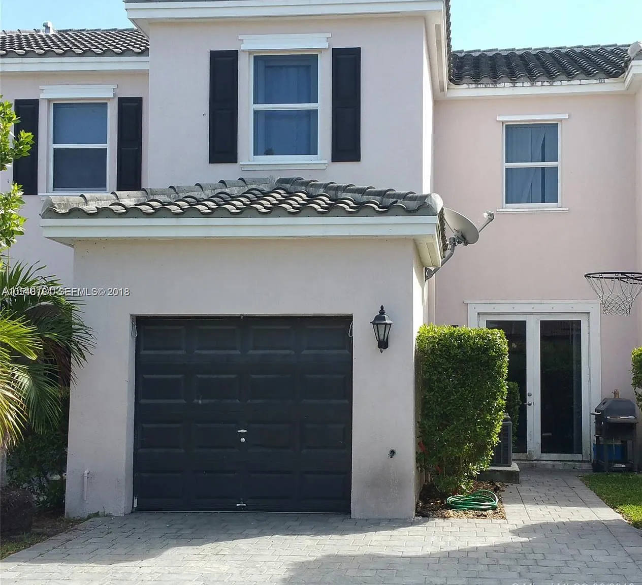 3 bed, 2.5 bath, 1740 sqft, $3,100 — Photo 1