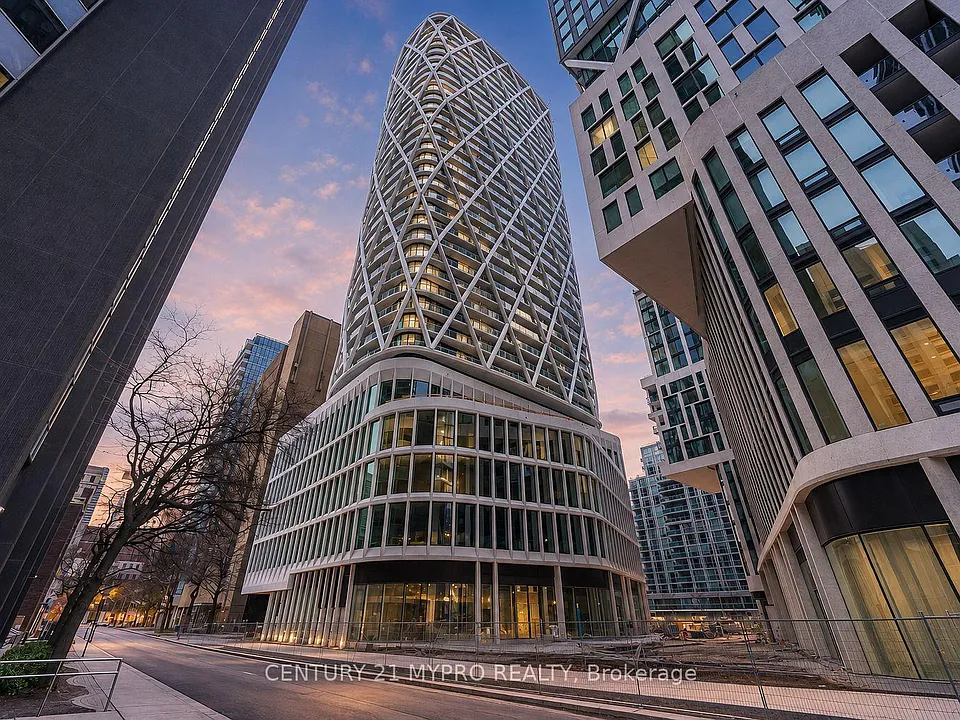 230 Simcoe St #1636