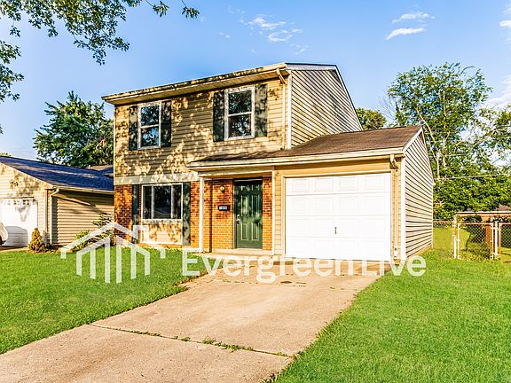 2nd image of 1608 Carriage Dr