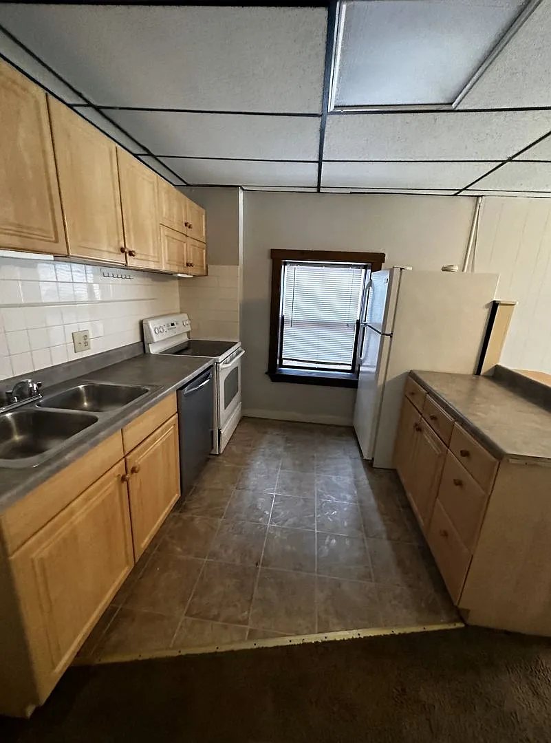 34 E 11th — Photo 3