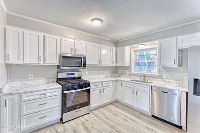 2nd image of 504 N Island View Ave