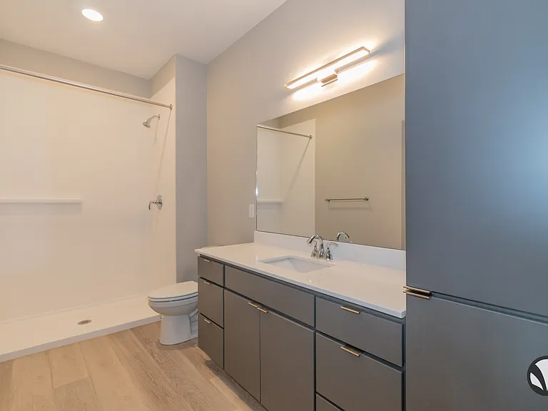 Chateau at Yankee Hill Apartments — Photo 33