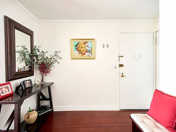 2nd image of 2025 Broadway APT 10J