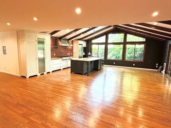 1875 University Ave, Palo Alto, CA 94301