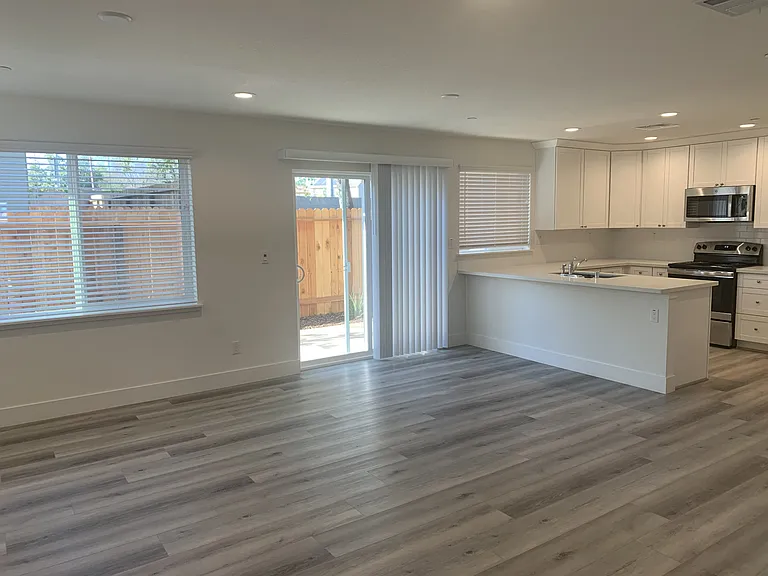 5725 Misty Wind Ct — Photo 3