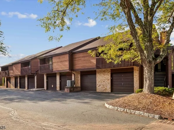 16 Summit Ct, Clinton Twp., NJ 08801