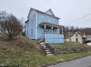 7 E Knotts Ave, Grafton, WV 26354