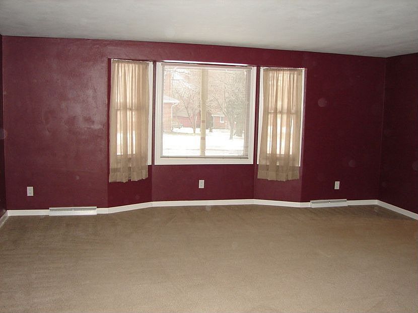 Living Room with Bump Out