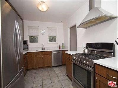 5th image of 2828 Reynier Ave