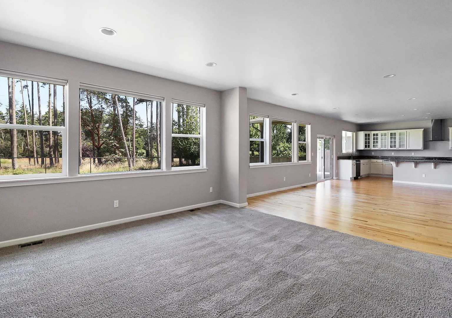 Luxury Home - 4 Beds 3 Baths - Fairway Point - Golf Course Location — Photo 3