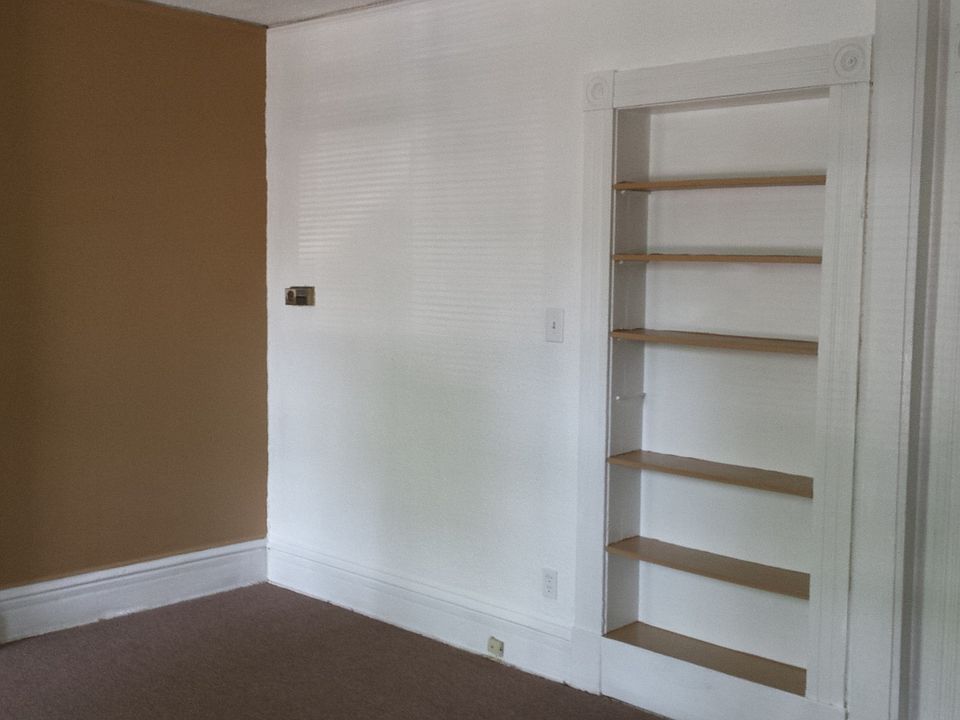 2nd image of 11219 S Champlain Ave #1N