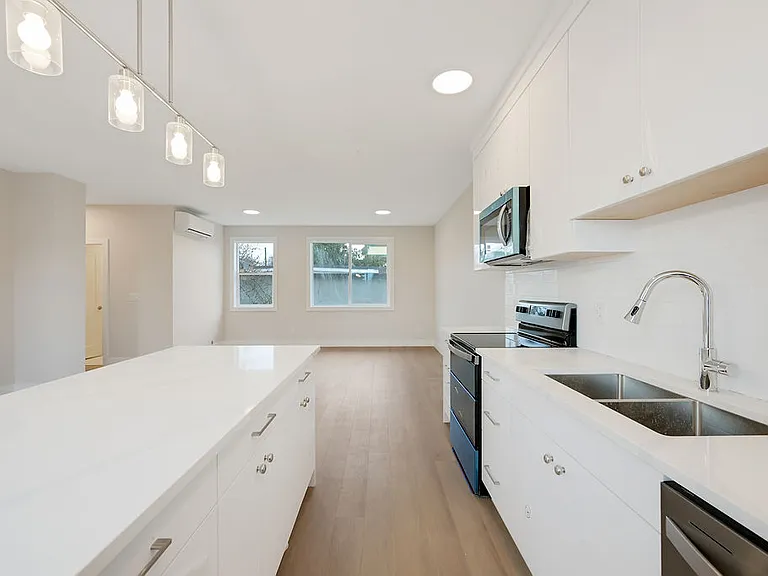 710 Catherine St — Photo 52