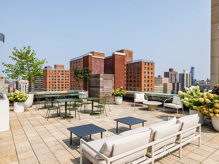 600 Columbus Ave #12H — Photo 14