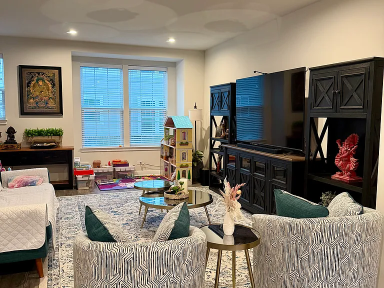 Paige Cir — Photo 3