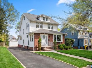 77 Oakdene Ave, Teaneck, NJ 07666