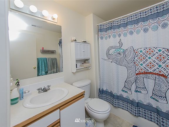 4th image of 722 N Rockport Street