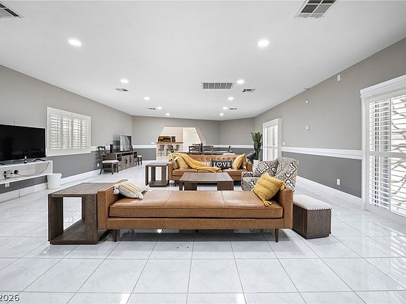 4th image of 7215 Ullom Dr
