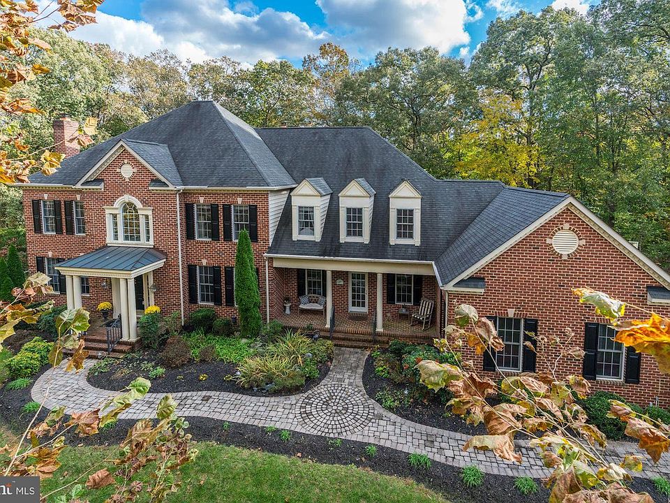 1st image of 625 Brookstone Dr