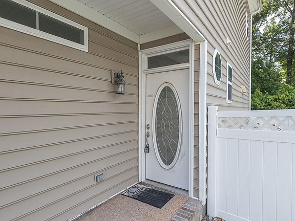 5th image of 4901 Boyle Ct
