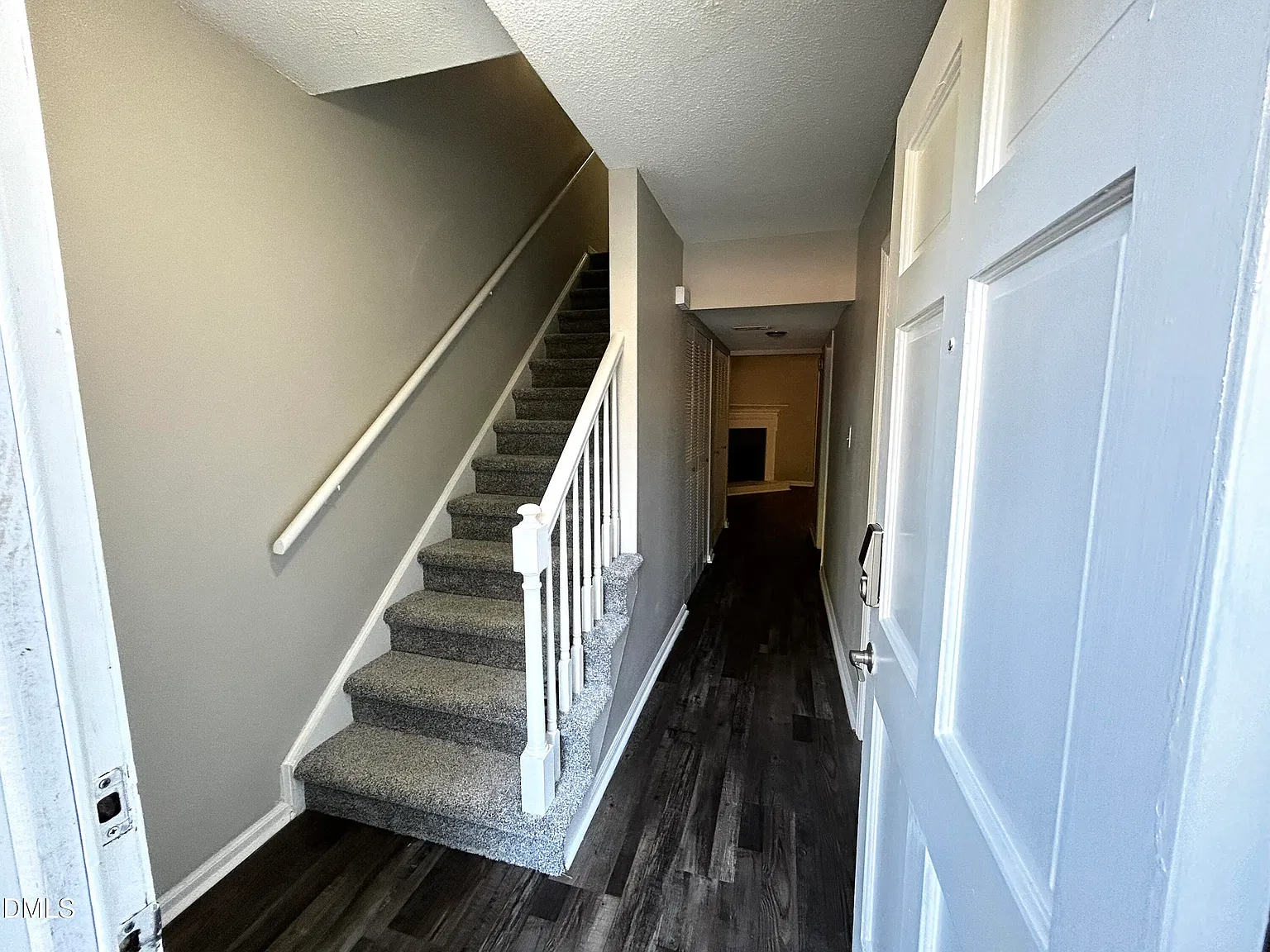 3 bed, 2.5 bath, $1,800 — Photo 2