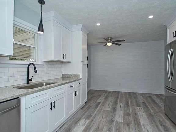 3rd image of 7725 Goldenrod Dr