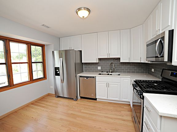 2nd image of 825 N Cove Dr