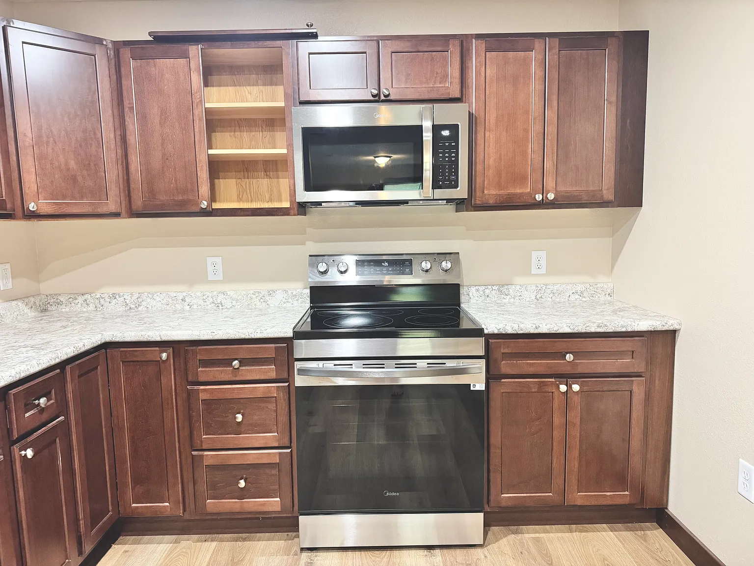 2 bed, $1,100 — Photo 4