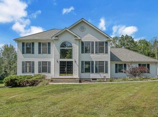 102 Smiley Ln, Stroudsburg, PA 18360