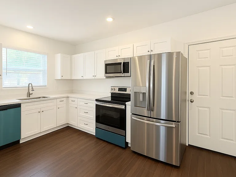 156 Pioneer Rd — Photo 2