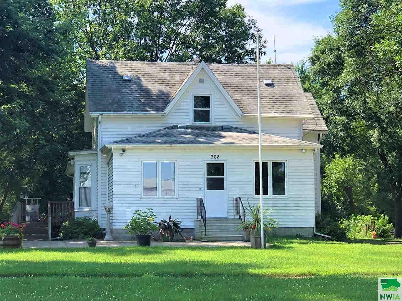 702 E Division St, Alton, IA 51003 Zillow