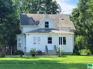 702 E Division St, Alton, IA 51003