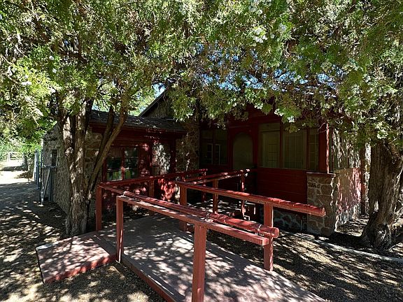 4th image of 5021 Yucca Pl