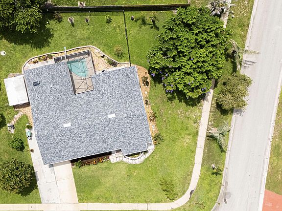 2nd image of 814 SE Corto Court