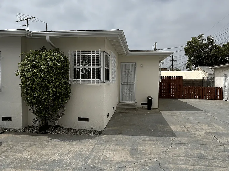 1933 S Palm Grove Ave — Photo 21