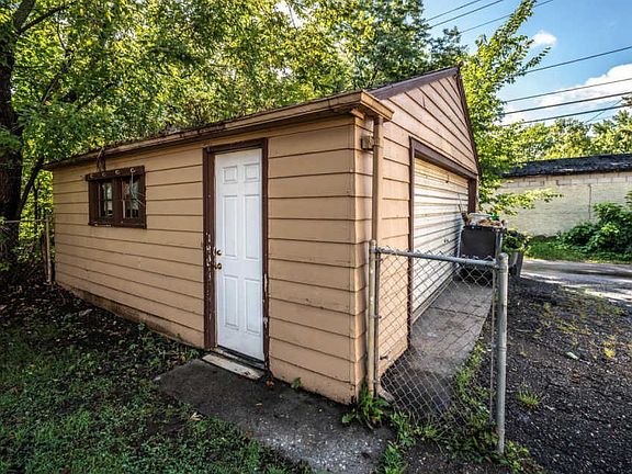 4th image of 870 Case Ave