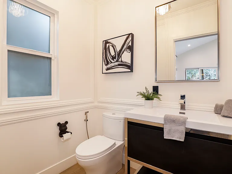 15122 Morrison St — Photo 4