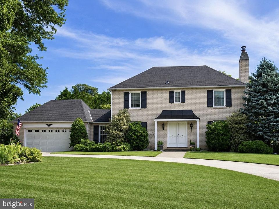1st image of 305 Continental Ln
