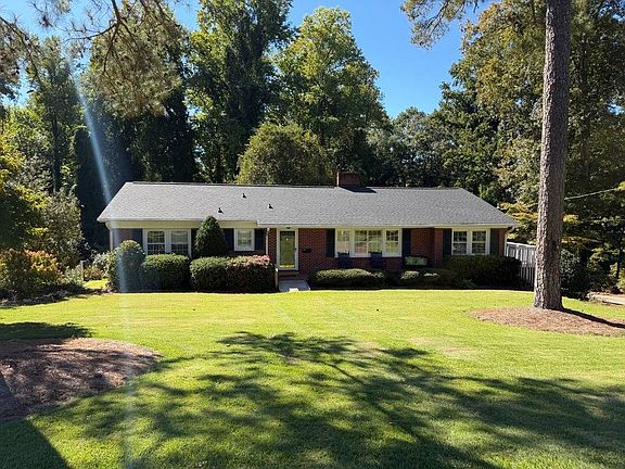 3rd image of 122 Woodland Rd