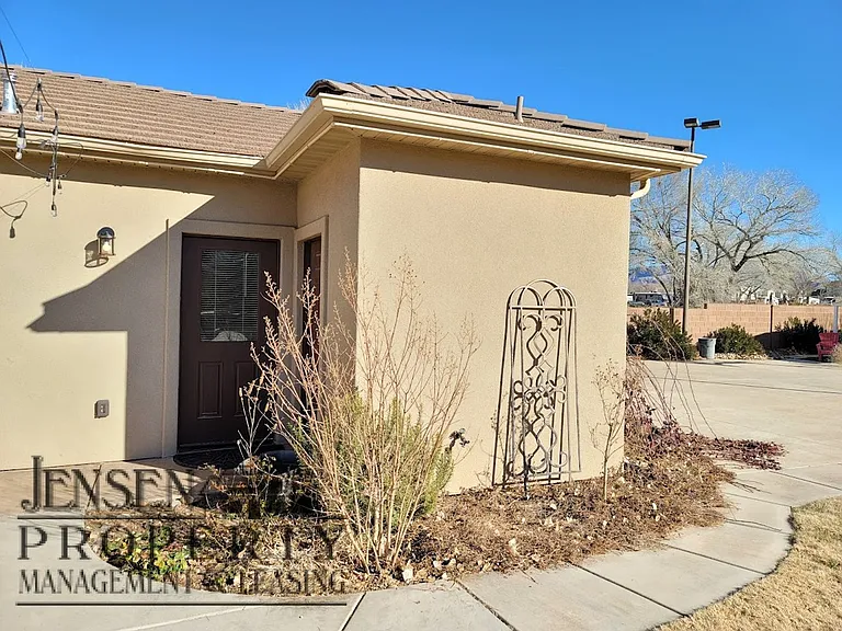 255 S 1150 W — Photo 30